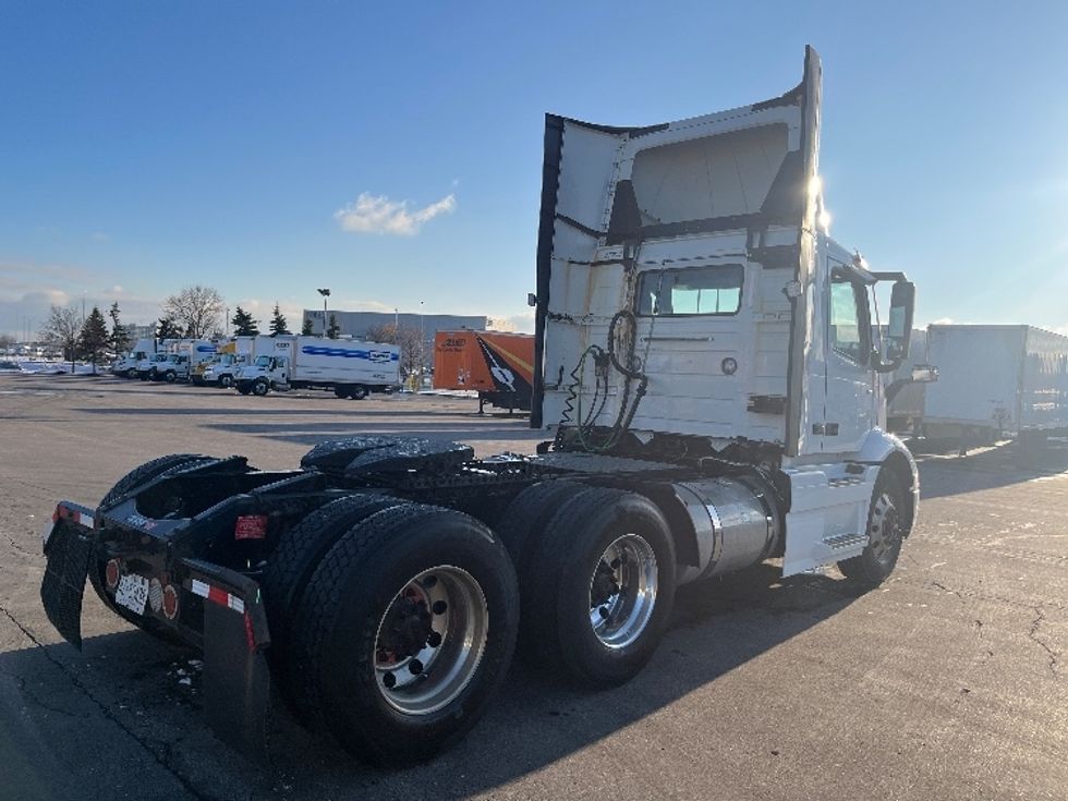 Day Cab Tractor-Heavy Duty Tractors-Volvo-2020-VNR64300-Mississauga-ON-675,000\n\t\tkm-$ 56,750 - Image 7