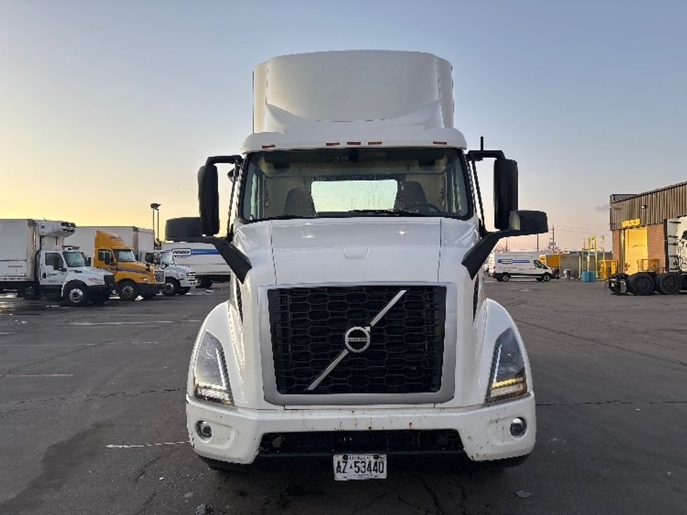 Day Cab Tractor-Heavy Duty Tractors-Volvo-2020-VNR64300-Mississauga-ON-679,880\n\t\tkm-$ 56,250 - Image 2