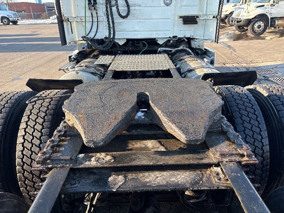 Day Cab Tractor-Heavy Duty Tractors-Volvo-2020-VNR64300-Mississauga-ON-700,406\n\t\tkm-$ 54,750 - Image 6