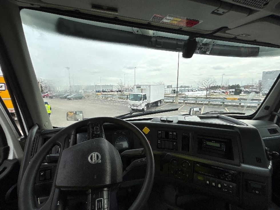 Day Cab Tractor-Heavy Duty Tractors-Volvo-2020-VNR64300-Mississauga-ON-707,044\n\t\tkm-$ 54,250 - Image 11