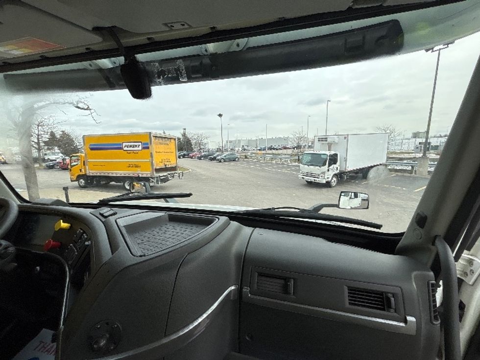 Day Cab Tractor-Heavy Duty Tractors-Volvo-2020-VNR64300-Mississauga-ON-707,044\n\t\tkm-$ 54,250 - Image 14