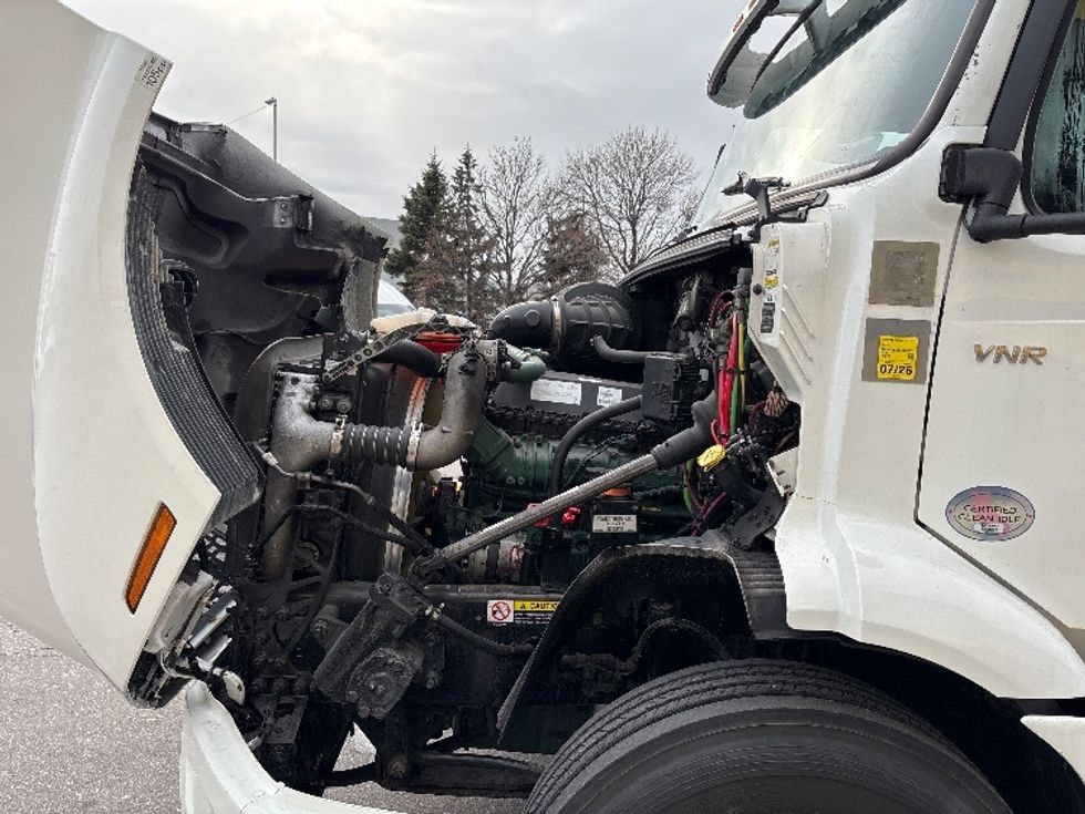 Day Cab Tractor-Heavy Duty Tractors-Volvo-2020-VNR64300-Mississauga-ON-707,044\n\t\tkm-$ 54,250 - Image 16