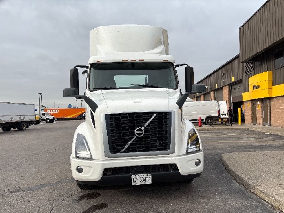 Day Cab Tractor-Heavy Duty Tractors-Volvo-2020-VNR64300-Mississauga-ON-707,044\n\t\tkm-$ 54,250 - Image 2
