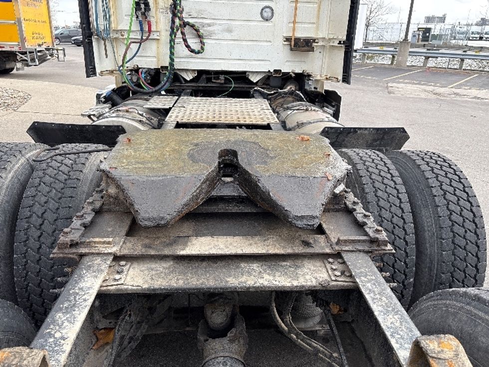 Day Cab Tractor-Heavy Duty Tractors-Volvo-2020-VNR64300-Mississauga-ON-707,044\n\t\tkm-$ 54,250 - Image 6