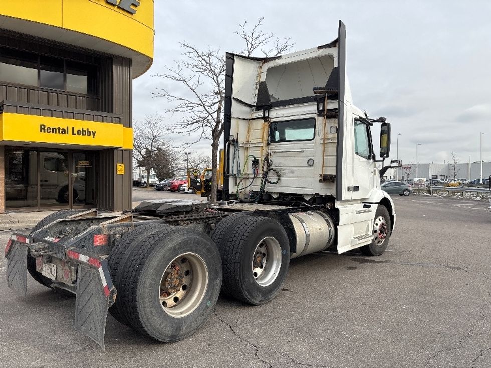 Day Cab Tractor-Heavy Duty Tractors-Volvo-2020-VNR64300-Mississauga-ON-707,044\n\t\tkm-$ 54,250 - Image 7