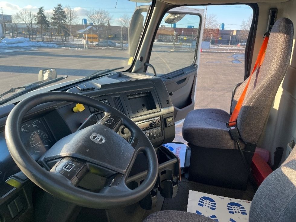Day Cab Tractor-Heavy Duty Tractors-Volvo-2020-VNR64300-Mississauga-ON-714,523\n\t\tkm-$ 53,750 - Image 10