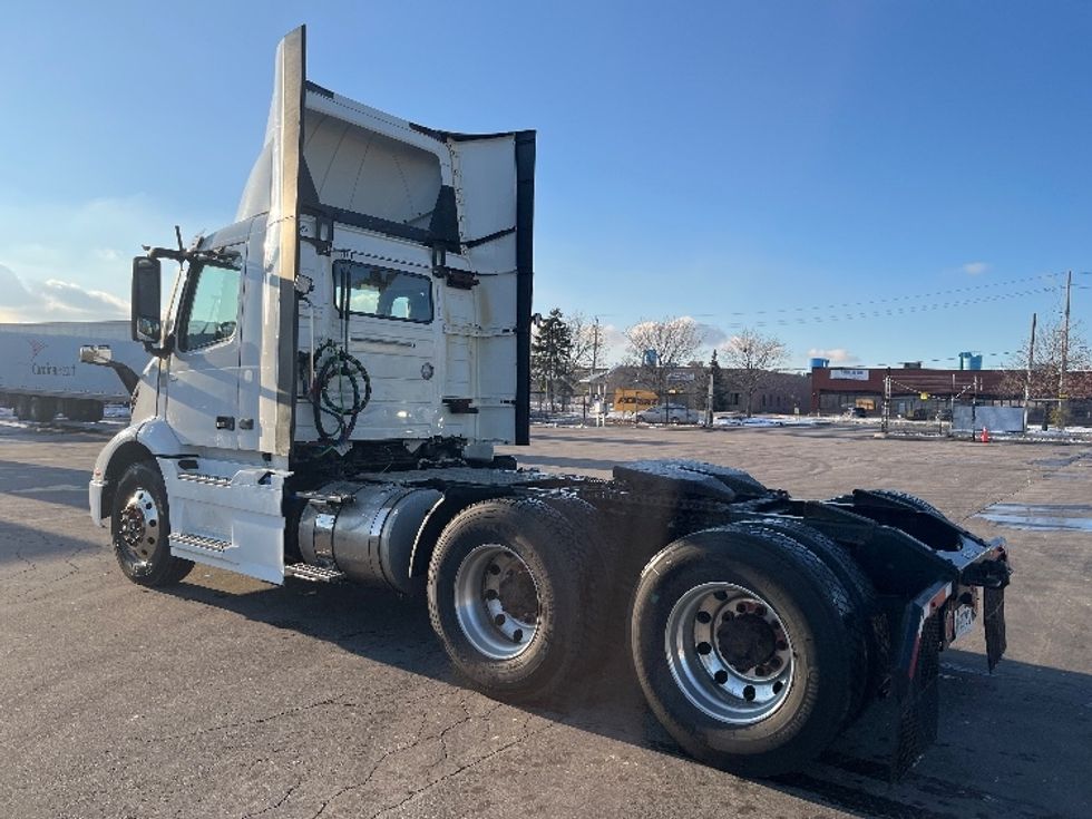 Day Cab Tractor-Heavy Duty Tractors-Volvo-2020-VNR64300-Mississauga-ON-714,523\n\t\tkm-$ 53,750 - Image 5