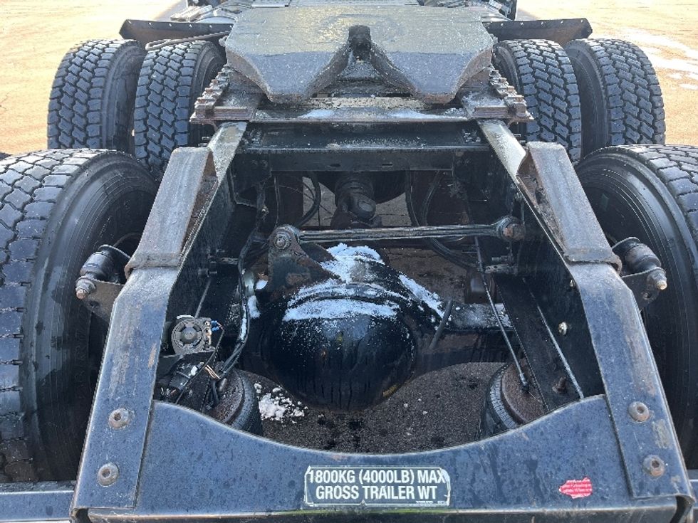 Day Cab Tractor-Heavy Duty Tractors-Volvo-2020-VNR64300-Mississauga-ON-714,523\n\t\tkm-$ 53,750 - Image 6