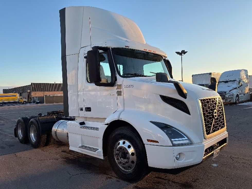 Day Cab Tractor-Heavy Duty Tractors-Volvo-2020-VNR64300-Mississauga-ON-721,156\n\t\tkm-$ 53,250 - Image 1