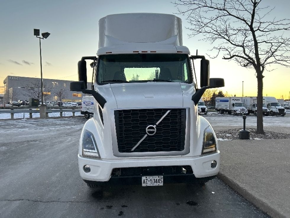 Day Cab Tractor-Heavy Duty Tractors-Volvo-2020-VNR64300-Mississauga-ON-889,679\n\t\tkm-$ 40,750 - Image 2