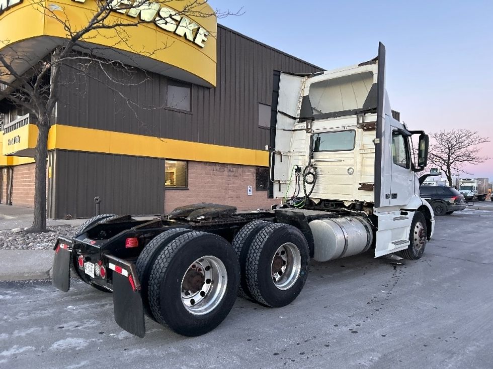 Day Cab Tractor-Heavy Duty Tractors-Volvo-2020-VNR64300-Mississauga-ON-889,679\n\t\tkm-$ 40,750 - Image 7