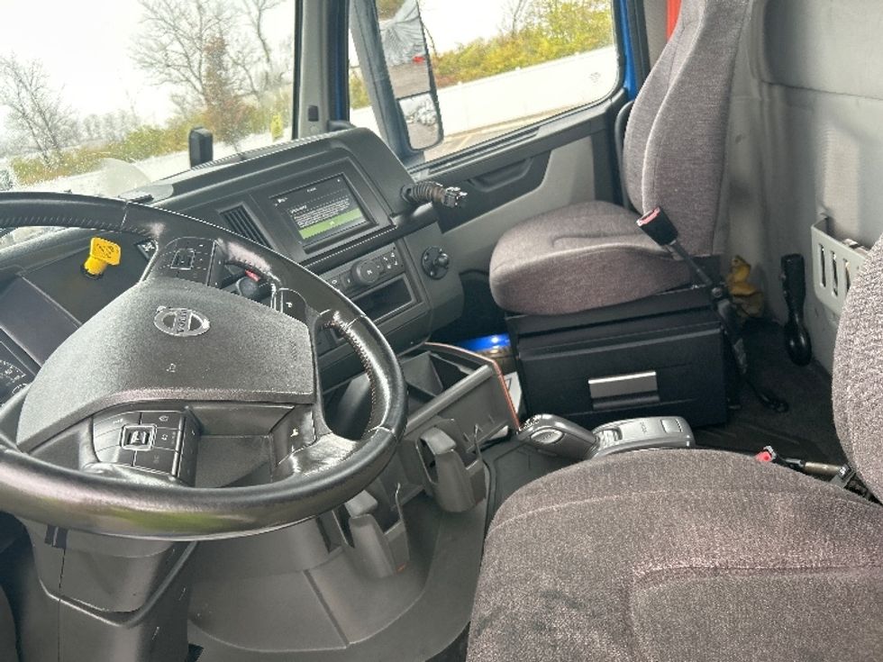 Day Cab Tractor-Heavy Duty Tractors-Volvo-2020-VNR64300-Monroe-OH-466,109\n\t\tmiles-$ 50,250 - Image 10