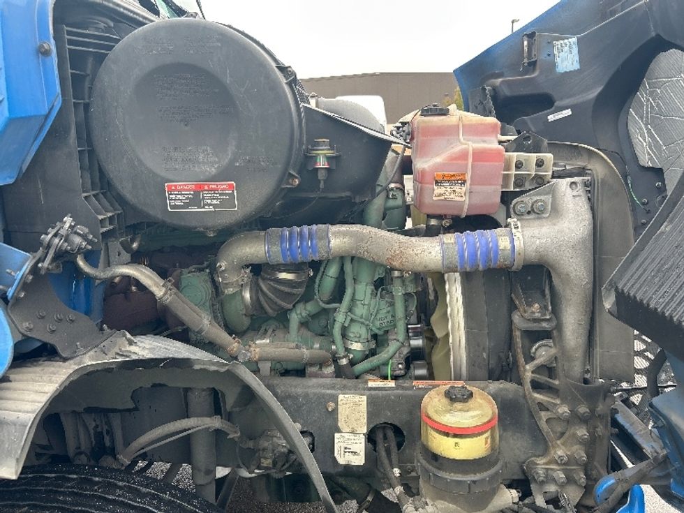 Day Cab Tractor-Heavy Duty Tractors-Volvo-2020-VNR64300-Monroe-OH-466,109\n\t\tmiles-$ 50,250 - Image 15