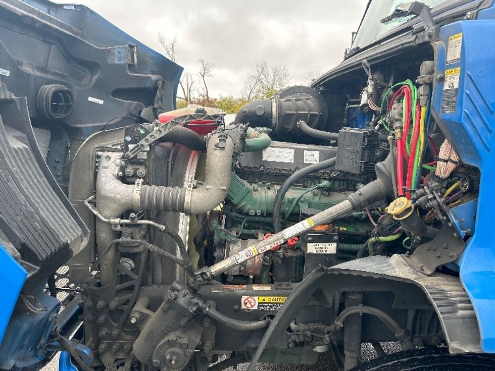 Day Cab Tractor-Heavy Duty Tractors-Volvo-2020-VNR64300-Monroe-OH-466,109\n\t\tmiles-$ 50,250 - Image 16