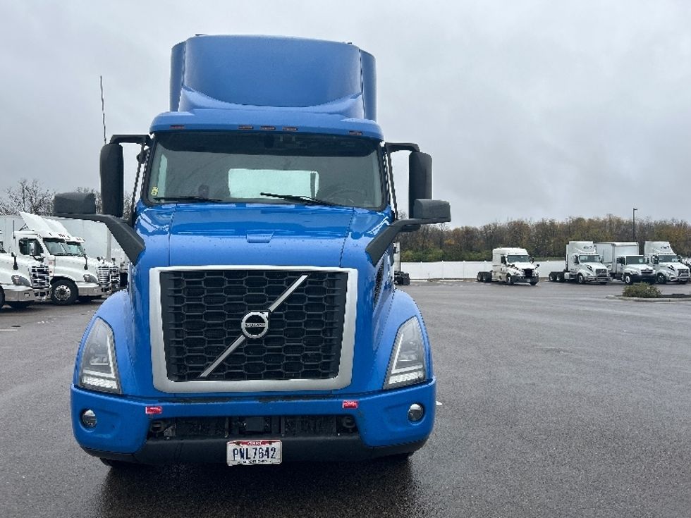 2020 Volvo Truck VNR photo 2