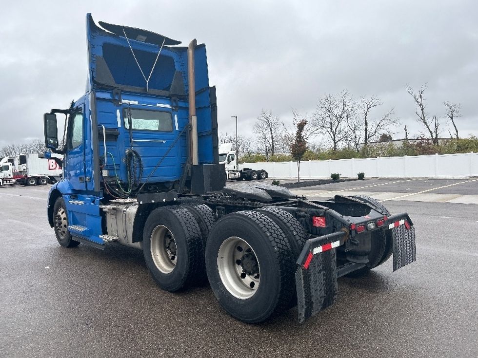 Day Cab Tractor-Heavy Duty Tractors-Volvo-2020-VNR64300-Monroe-OH-466,109\n\t\tmiles-$ 50,250 - Image 5