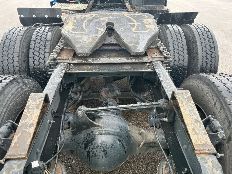 Day Cab Tractor-Heavy Duty Tractors-Volvo-2020-VNR64300-Monroe-OH-466,109\n\t\tmiles-$ 50,250 - Image 6