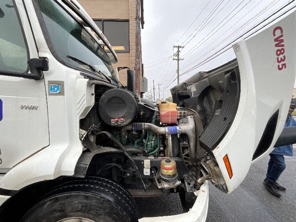 Day Cab Tractor-Heavy Duty Tractors-Volvo-2020-VNR64300-New Bedford-MA-476,904\n\t\tmiles-$ 36,750 - Image 15