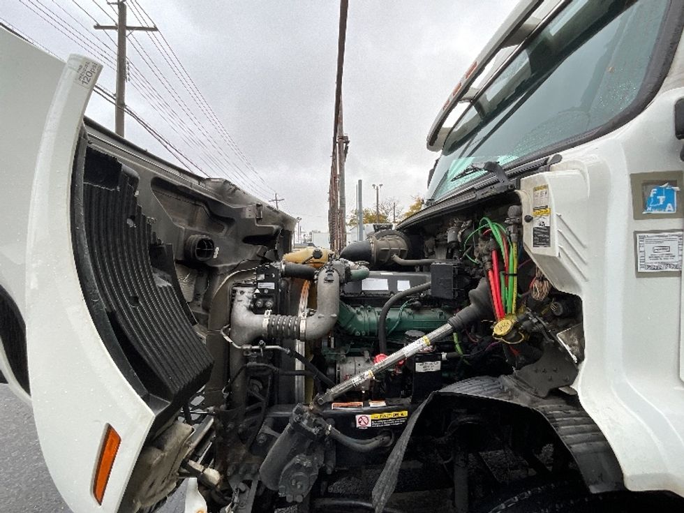 Day Cab Tractor-Heavy Duty Tractors-Volvo-2020-VNR64300-New Bedford-MA-476,904\n\t\tmiles-$ 36,750 - Image 16