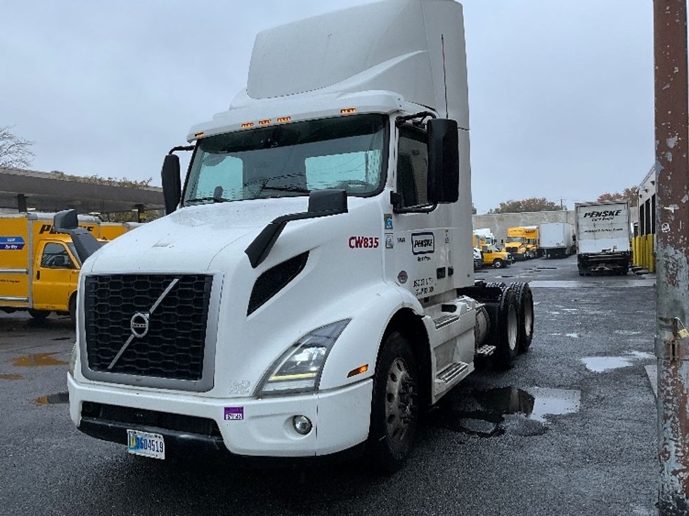 Day Cab Tractor-Heavy Duty Tractors-Volvo-2020-VNR64300-New Bedford-MA-476,904\n\t\tmiles-$ 36,750 - Image 3