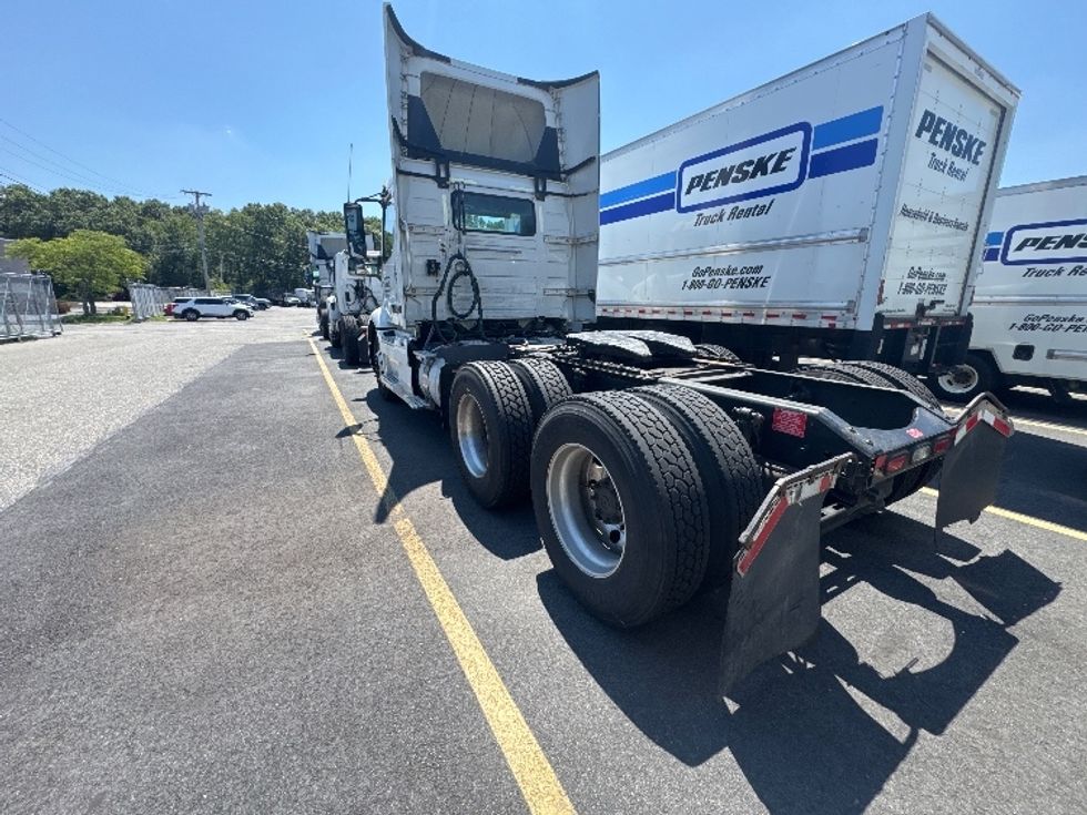 Day Cab Tractor-Heavy Duty Tractors-Volvo-2020-VNR64300-New Bedford-MA-476,904\n\t\tmiles-$ 36,750 - Image 5