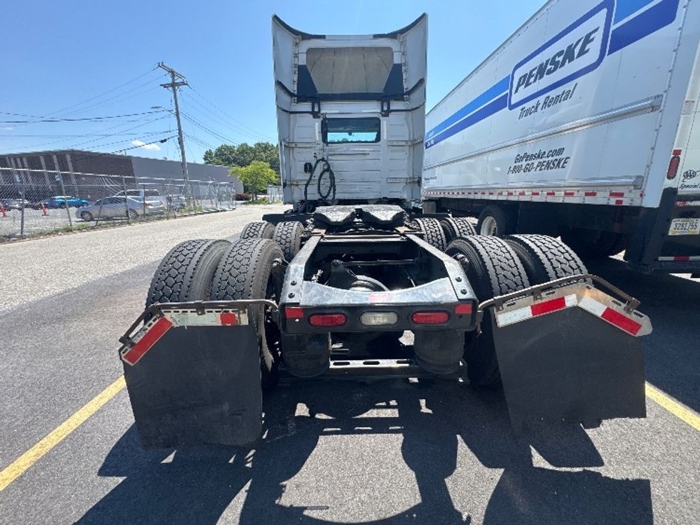 Day Cab Tractor-Heavy Duty Tractors-Volvo-2020-VNR64300-New Bedford-MA-476,904\n\t\tmiles-$ 36,750 - Image 6