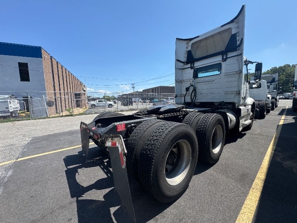 Day Cab Tractor-Heavy Duty Tractors-Volvo-2020-VNR64300-New Bedford-MA-476,904\n\t\tmiles-$ 36,750 - Image 7