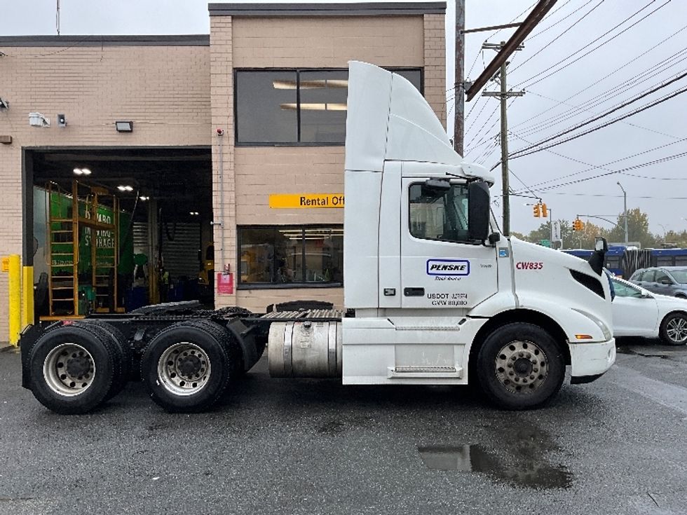 Day Cab Tractor-Heavy Duty Tractors-Volvo-2020-VNR64300-New Bedford-MA-476,904\n\t\tmiles-$ 36,750 - Image 8