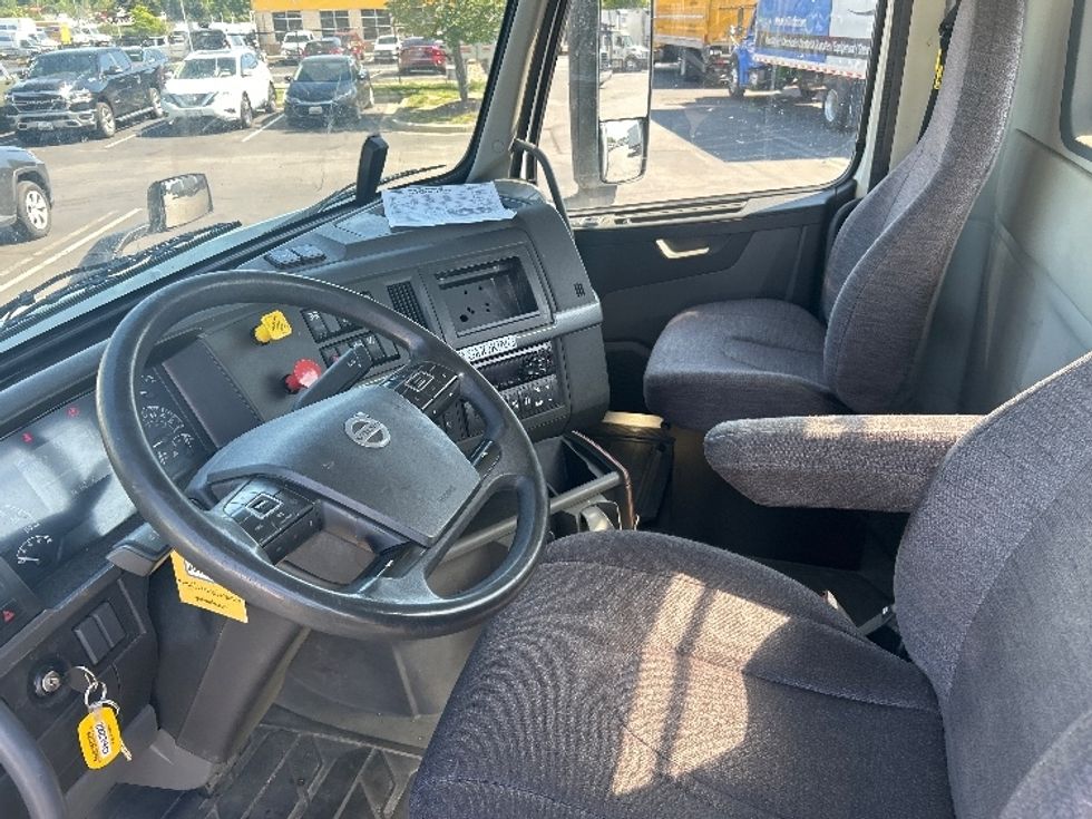 Day Cab Tractor-Heavy Duty Tractors-Volvo-2020-VNR64300-New Castle-DE-447,388\n\t\tmiles-$ 40,500 - Image 10