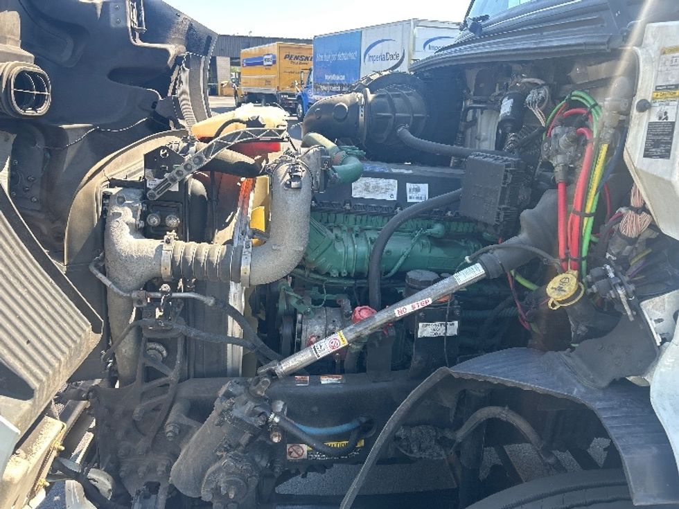 Day Cab Tractor-Heavy Duty Tractors-Volvo-2020-VNR64300-New Castle-DE-447,388\n\t\tmiles-$ 40,500 - Image 16
