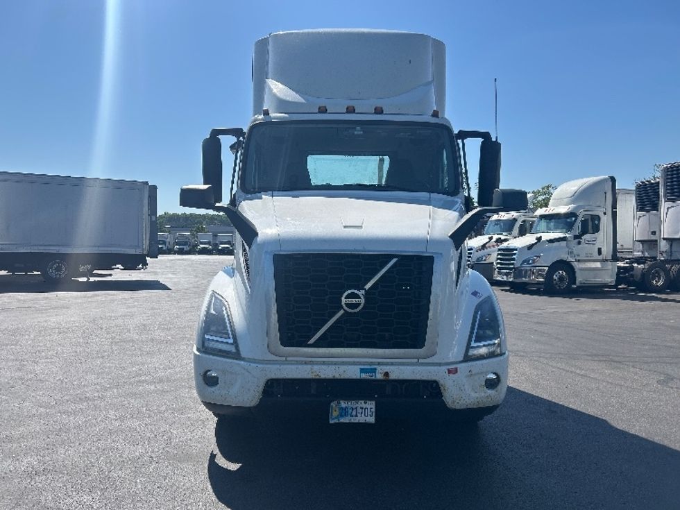 Day Cab Tractor-Heavy Duty Tractors-Volvo-2020-VNR64300-New Castle-DE-447,388\n\t\tmiles-$ 40,500 - Image 2