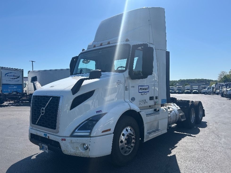 Day Cab Tractor-Heavy Duty Tractors-Volvo-2020-VNR64300-New Castle-DE-447,388\n\t\tmiles-$ 40,500 - Image 3