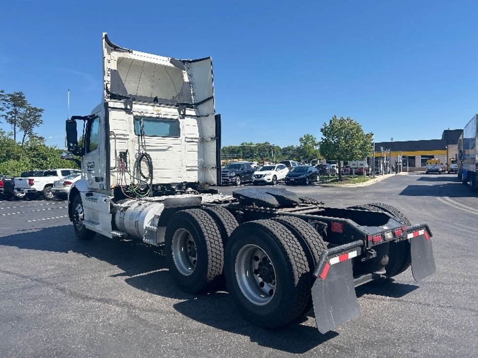 Day Cab Tractor-Heavy Duty Tractors-Volvo-2020-VNR64300-New Castle-DE-447,388\n\t\tmiles-$ 40,500 - Image 5