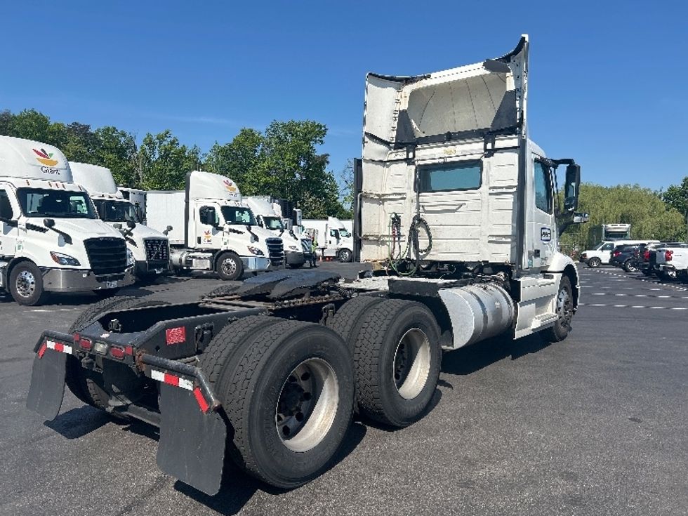 Day Cab Tractor-Heavy Duty Tractors-Volvo-2020-VNR64300-New Castle-DE-447,388\n\t\tmiles-$ 40,500 - Image 7