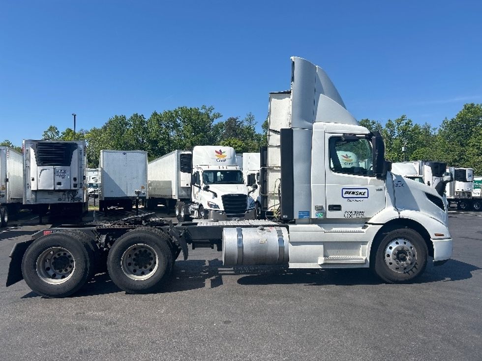 Day Cab Tractor-Heavy Duty Tractors-Volvo-2020-VNR64300-New Castle-DE-447,388\n\t\tmiles-$ 40,500 - Image 8