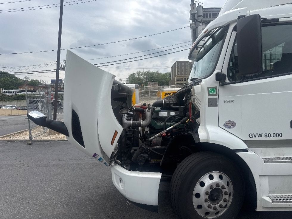Day Cab Tractor-Heavy Duty Tractors-Volvo-2020-VNR64300-North Bergen-NJ-396,664\n\t\tmiles-$ 44,000 - Image 16