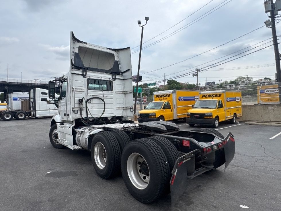 Day Cab Tractor-Heavy Duty Tractors-Volvo-2020-VNR64300-North Bergen-NJ-396,664\n\t\tmiles-$ 44,000 - Image 5