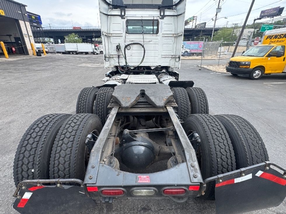 Day Cab Tractor-Heavy Duty Tractors-Volvo-2020-VNR64300-North Bergen-NJ-396,664\n\t\tmiles-$ 44,000 - Image 6