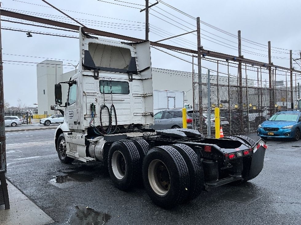 Day Cab Tractor-Heavy Duty Tractors-Volvo-2020-VNR64300-North Bergen-NJ-464,538\n\t\tmiles-$ 38,000 - Image 5