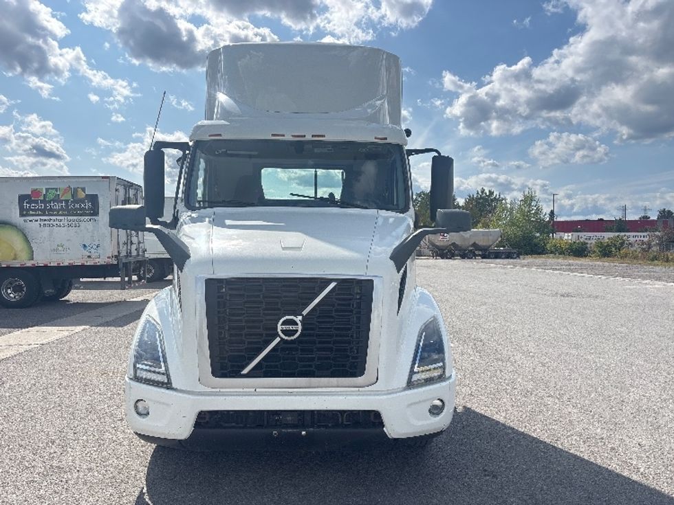 Day Cab Tractor-Heavy Duty Tractors-Volvo-2020-VNR64300-Ottawa-ON-829,450\n\t\tkm-$ 45,250 - Image 2