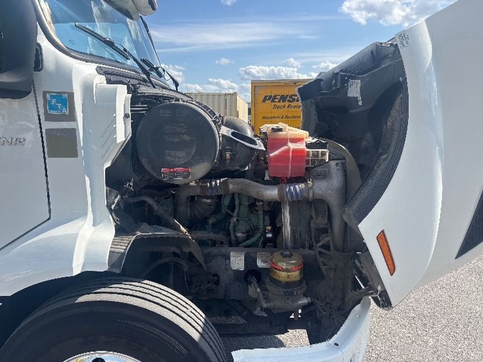 Day Cab Tractor-Heavy Duty Tractors-Volvo-2020-VNR64300-Ottawa-ON-895,359\n\t\tkm-$ 40,500 - Image 15