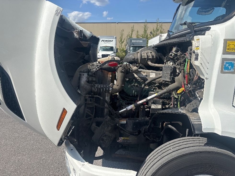 Day Cab Tractor-Heavy Duty Tractors-Volvo-2020-VNR64300-Ottawa-ON-895,359\n\t\tkm-$ 40,500 - Image 16