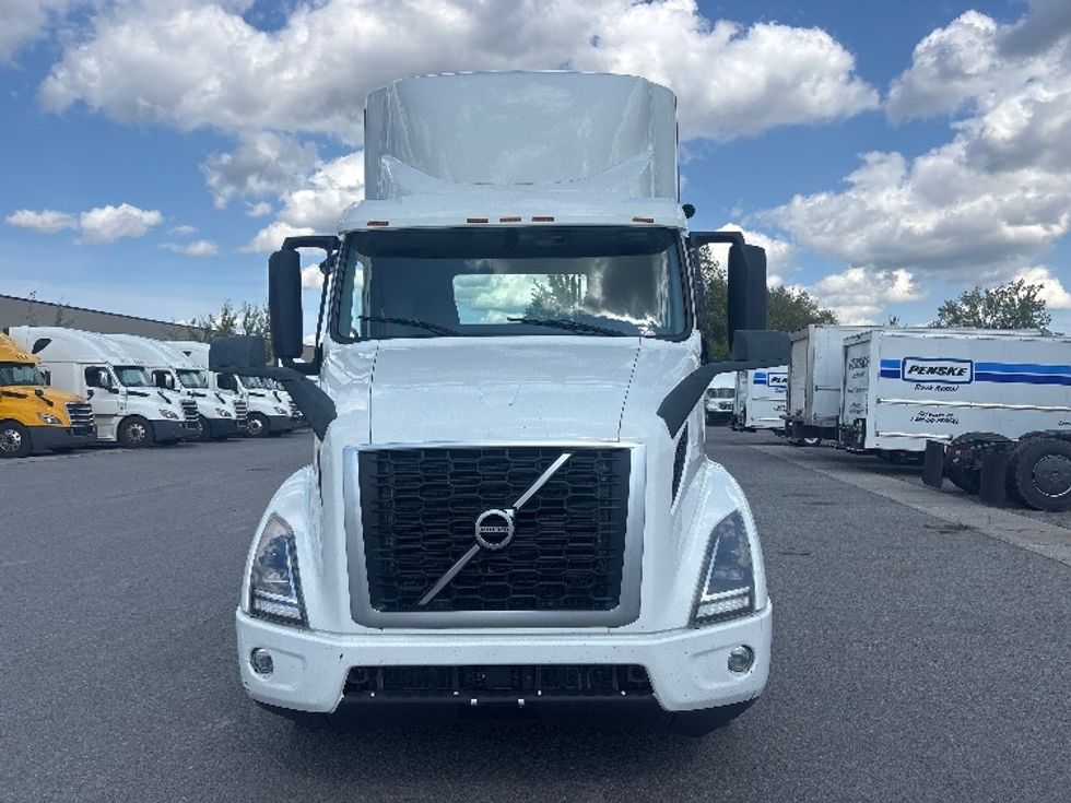 Day Cab Tractor-Heavy Duty Tractors-Volvo-2020-VNR64300-Ottawa-ON-895,359\n\t\tkm-$ 40,500 - Image 2