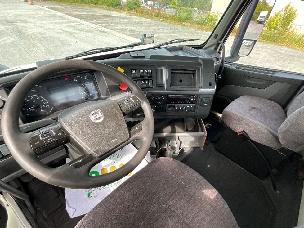Day Cab Tractor-Heavy Duty Tractors-Volvo-2020-VNR64300-Ottawa-ON-919,371\n\t\tkm-$ 42,000 - Image 10