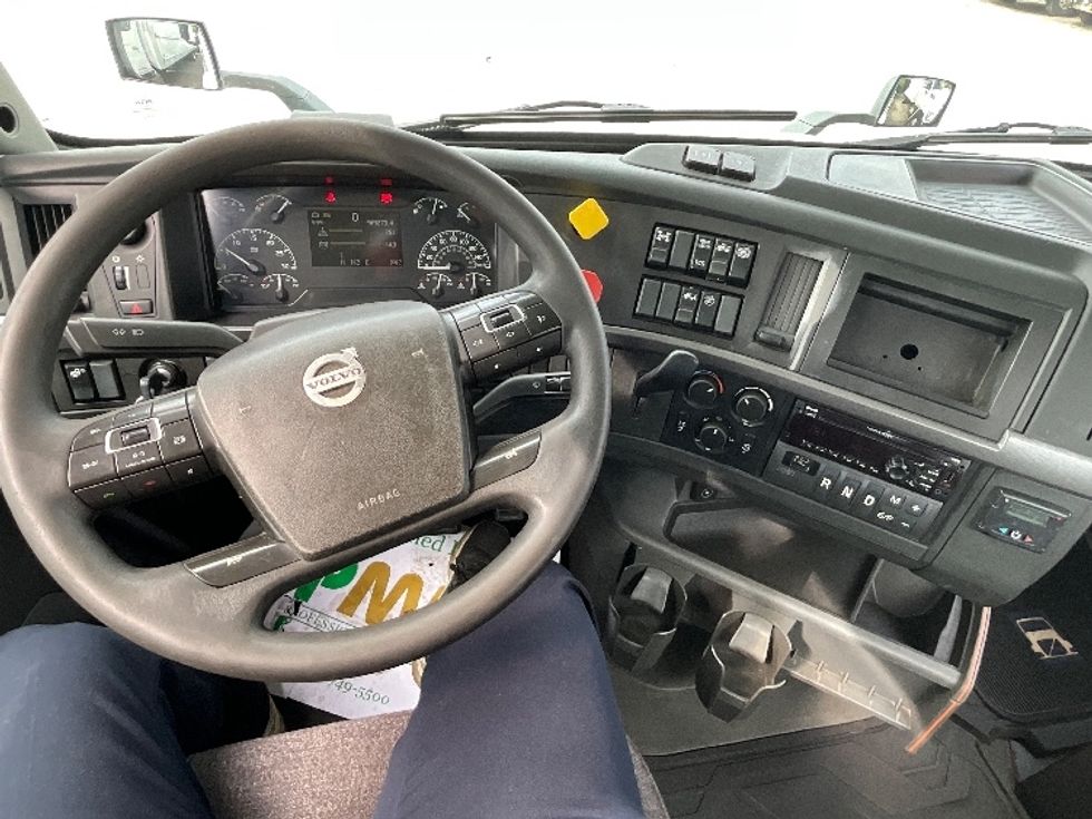 Day Cab Tractor-Heavy Duty Tractors-Volvo-2020-VNR64300-Ottawa-ON-919,371\n\t\tkm-$ 42,000 - Image 11