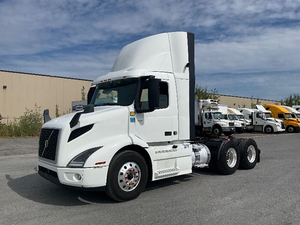 Day Cab Tractor-Heavy Duty Tractors-Volvo-2020-VNR64300-Ottawa-ON-919,371\n\t\tkm-$ 42,000 - Image 3