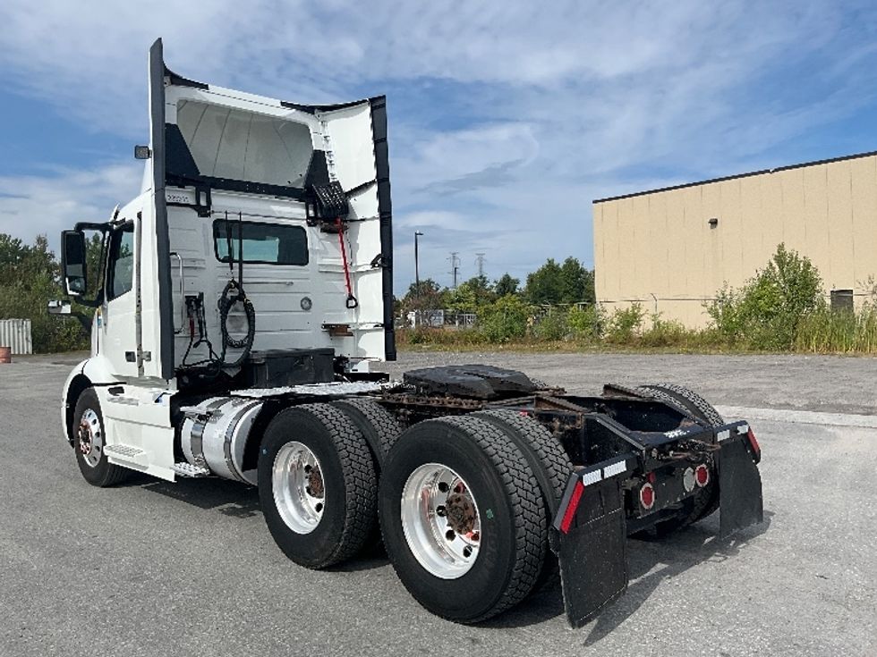 Day Cab Tractor-Heavy Duty Tractors-Volvo-2020-VNR64300-Ottawa-ON-919,371\n\t\tkm-$ 42,000 - Image 5