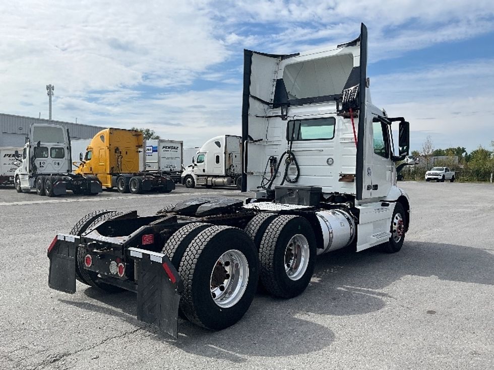 Day Cab Tractor-Heavy Duty Tractors-Volvo-2020-VNR64300-Ottawa-ON-919,371\n\t\tkm-$ 42,000 - Image 7