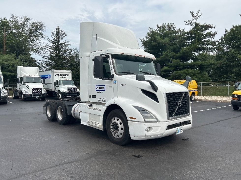 Day Cab Tractor-Heavy Duty Tractors-Volvo-2020-VNR64300-Philadelphia-PA-471,060\n\t\tmiles-$ 37,500 - Image 1