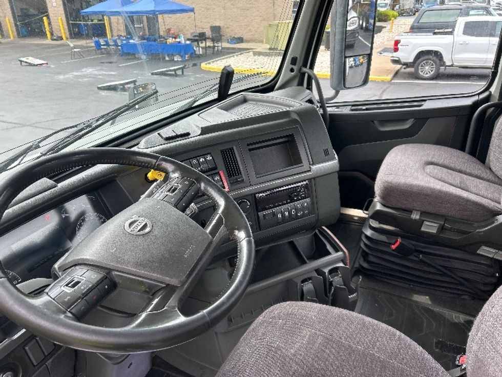 Day Cab Tractor-Heavy Duty Tractors-Volvo-2020-VNR64300-Philadelphia-PA-471,060\n\t\tmiles-$ 37,500 - Image 10